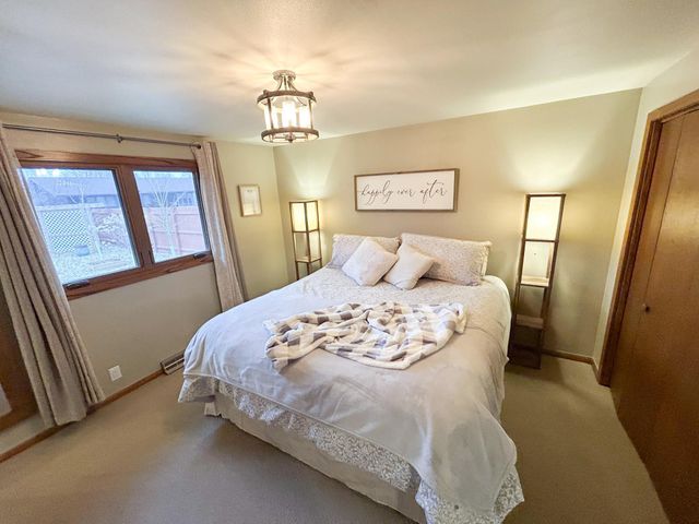 1166 Maplewood Drive, Worthington, MN 56187