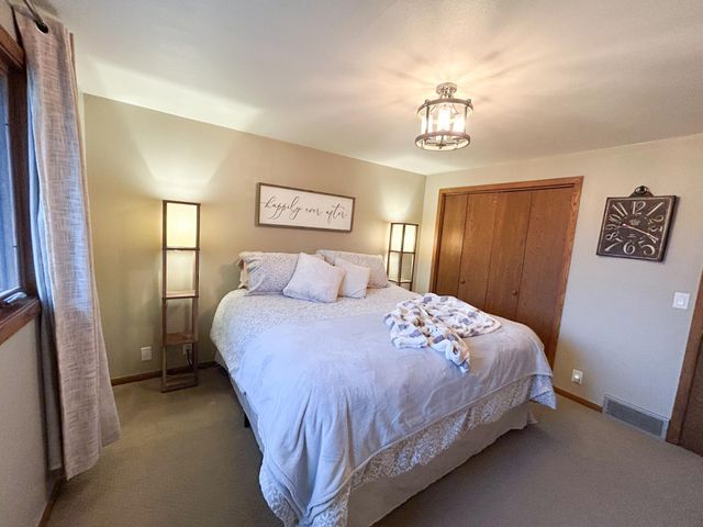 1166 Maplewood Drive, Worthington, MN 56187