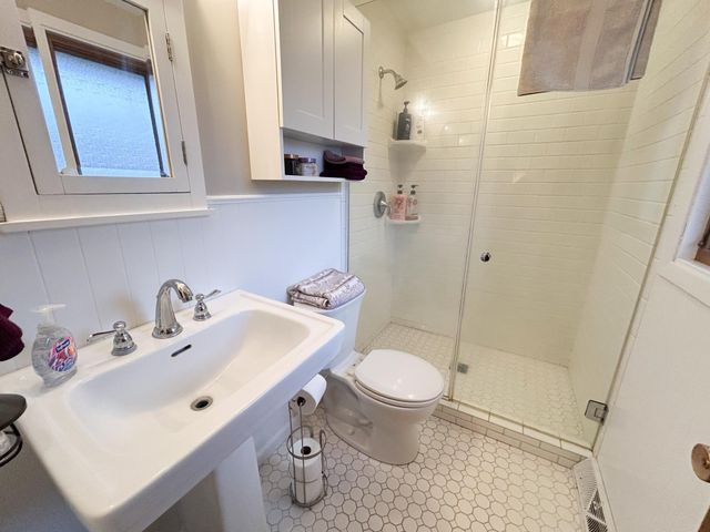 1166 Maplewood Drive, Worthington, MN 56187