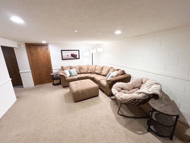 1166 Maplewood Drive, Worthington, MN 56187