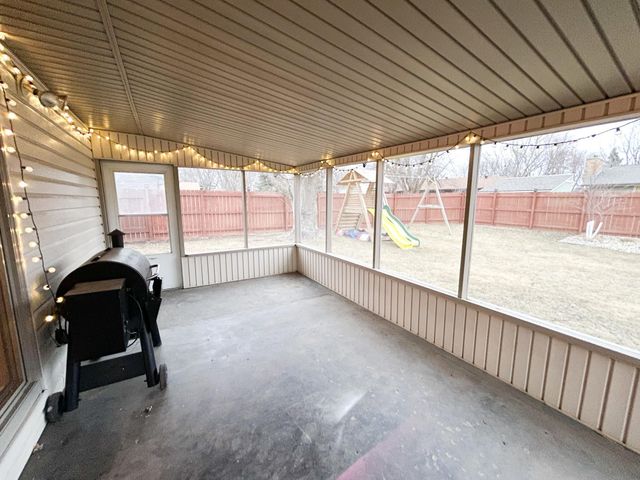 1166 Maplewood Drive, Worthington, MN 56187