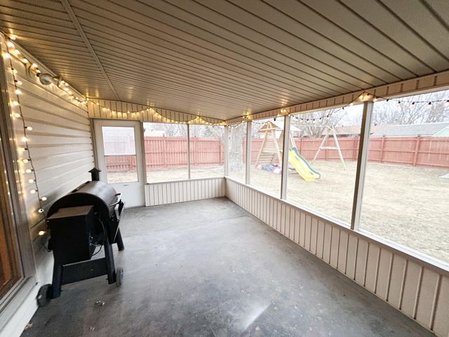 1166 Maplewood Drive, Worthington, MN 56187