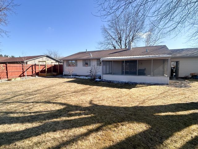 1166 Maplewood Drive, Worthington, MN 56187