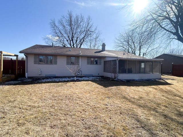 1166 Maplewood Drive, Worthington, MN 56187