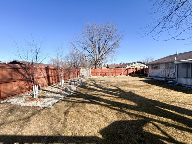 1166 Maplewood Drive, Worthington, MN 56187