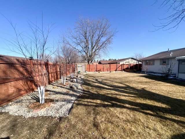 1166 Maplewood Drive, Worthington, MN 56187