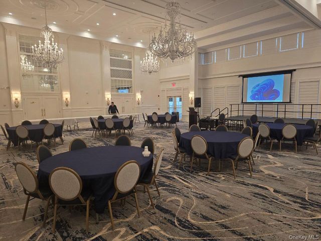 420 Pacing Way, Westbury, NY 11590