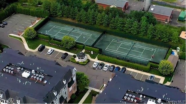 420 Pacing Way, Westbury, NY 11590