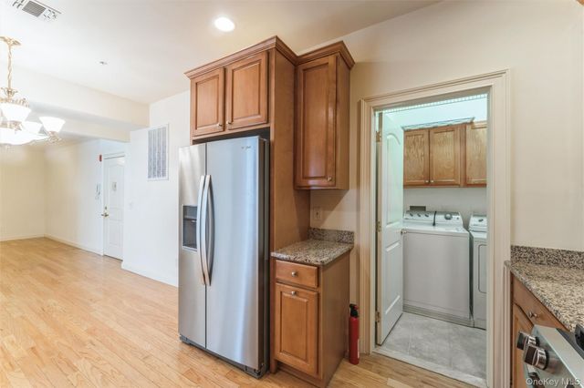 420 Pacing Way, Westbury, NY 11590