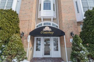 420 Pacing Way, Westbury, NY 11590