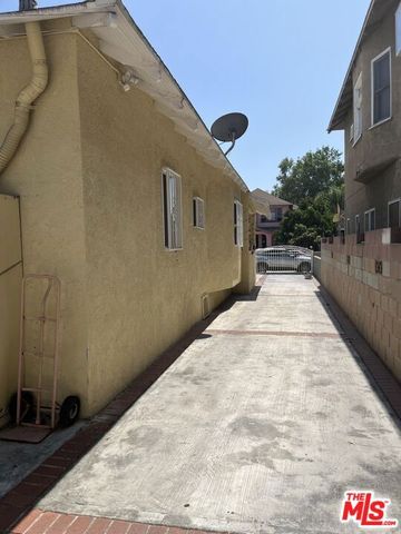 721 W 41st Drive, Los Angeles, CA 90037