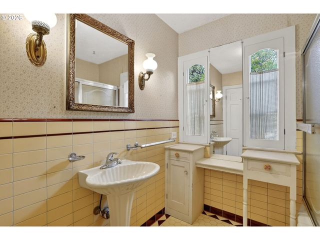 1210 Se 57TH Ave, Portland, OR 97215