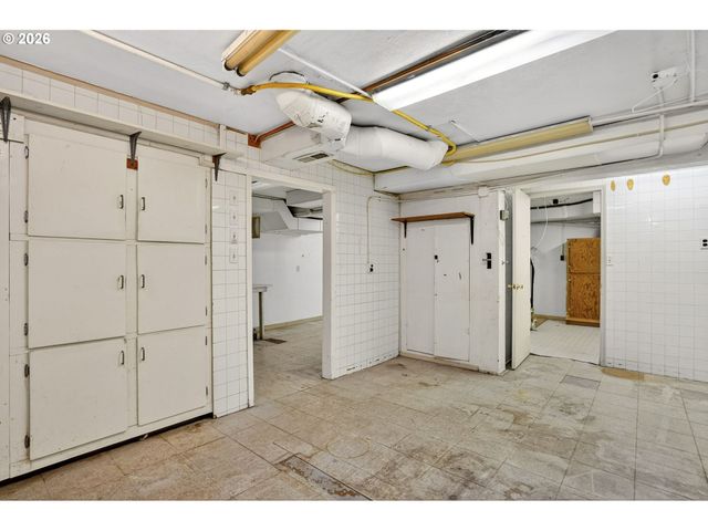 1210 Se 57TH Ave, Portland, OR 97215