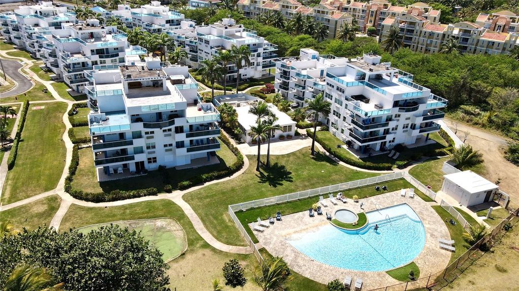 Image 2 of property listing at Medianía Alta COSTAMAR BEACH VILLAGE SE 304, Loiza, PR 00772