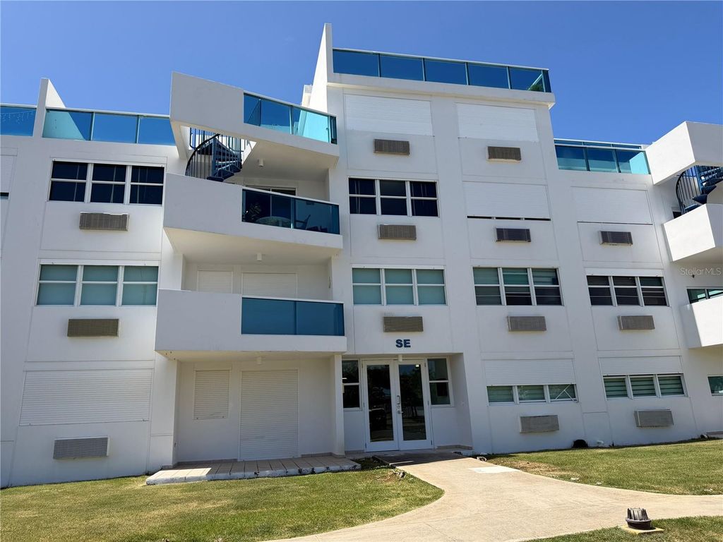 Image 16 of property listing at Medianía Alta COSTAMAR BEACH VILLAGE SE 304, Loiza, PR 00772