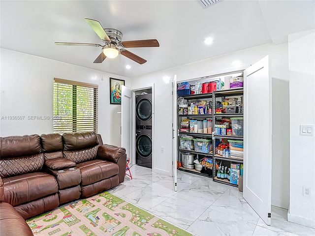 10045 SW 172nd St, Miami, FL 33157