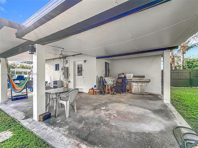 10045 SW 172nd St, Miami, FL 33157