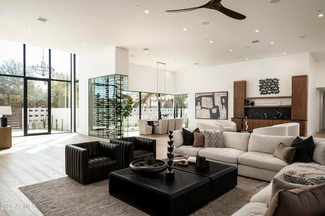 6748 E BERNEIL Lane, Paradise Valley, AZ 85253