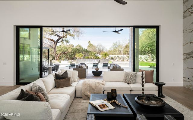 6748 E BERNEIL Lane, Paradise Valley, AZ 85253