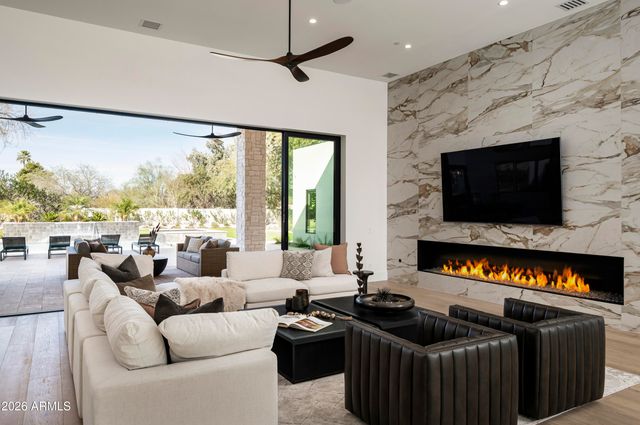 6748 E BERNEIL Lane, Paradise Valley, AZ 85253