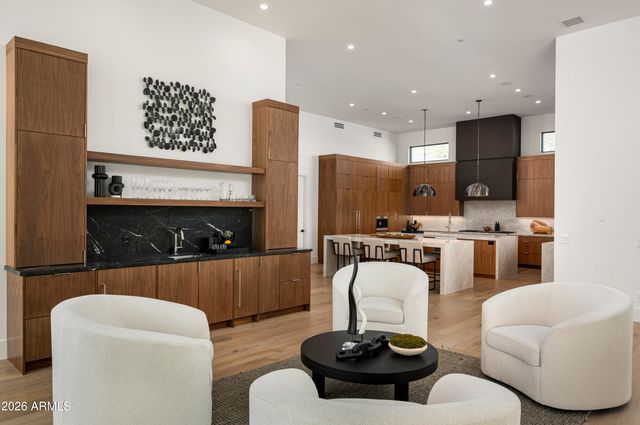 6748 E BERNEIL Lane, Paradise Valley, AZ 85253