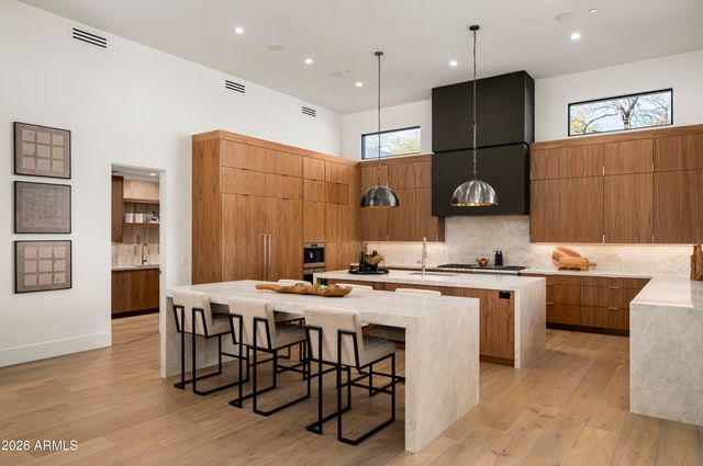 6748 E BERNEIL Lane, Paradise Valley, AZ 85253