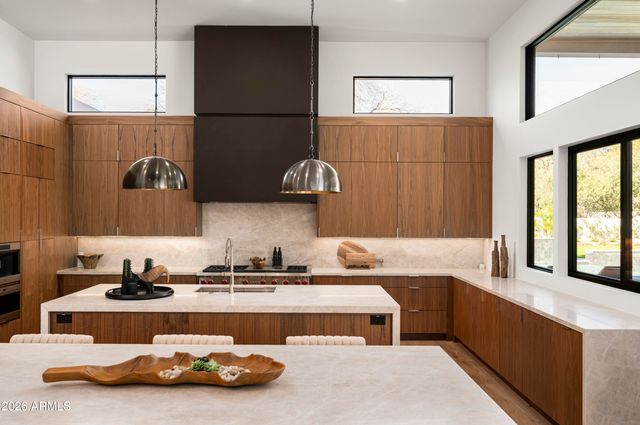 6748 E BERNEIL Lane, Paradise Valley, AZ 85253