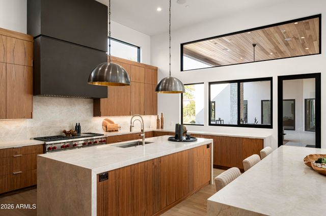 6748 E BERNEIL Lane, Paradise Valley, AZ 85253