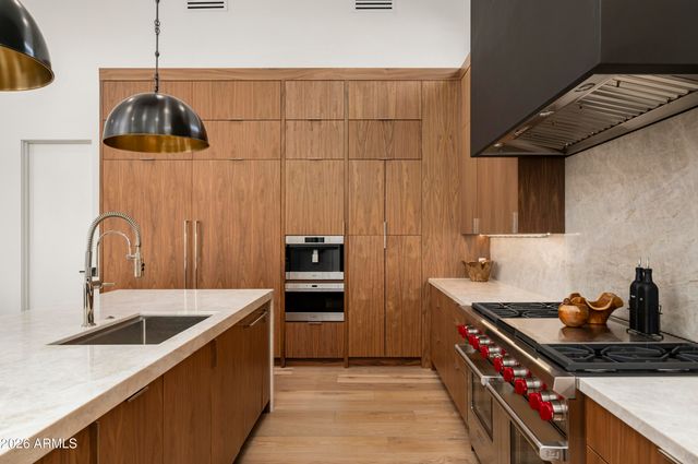 6748 E BERNEIL Lane, Paradise Valley, AZ 85253