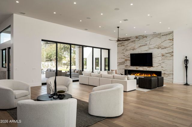 6748 E BERNEIL Lane, Paradise Valley, AZ 85253