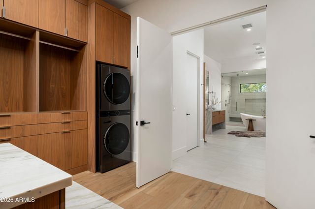 6748 E BERNEIL Lane, Paradise Valley, AZ 85253