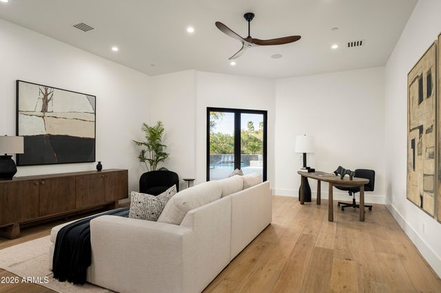 6748 E BERNEIL Lane, Paradise Valley, AZ 85253