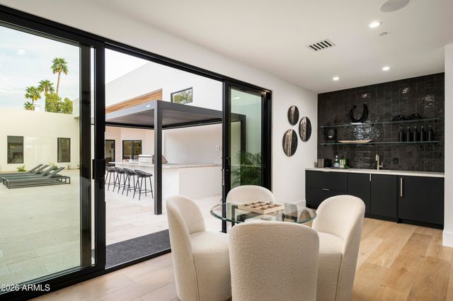 6748 E BERNEIL Lane, Paradise Valley, AZ 85253