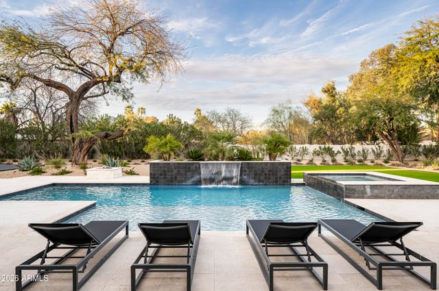 6748 E BERNEIL Lane, Paradise Valley, AZ 85253