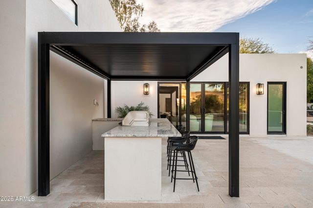 6748 E BERNEIL Lane, Paradise Valley, AZ 85253