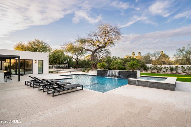 6748 E BERNEIL Lane, Paradise Valley, AZ 85253