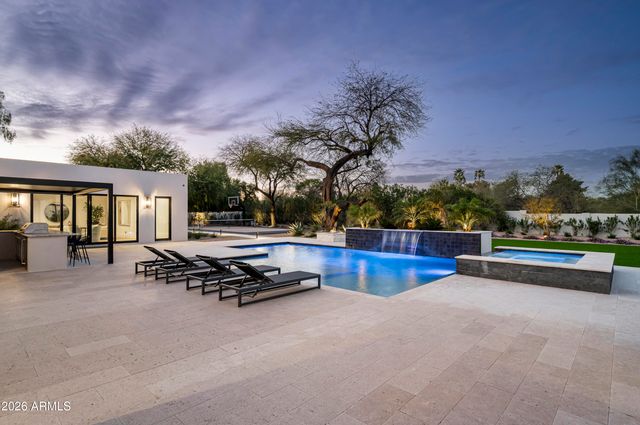 6748 E BERNEIL Lane, Paradise Valley, AZ 85253