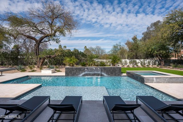 6748 E BERNEIL Lane, Paradise Valley, AZ 85253