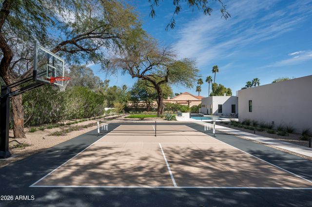 6748 E BERNEIL Lane, Paradise Valley, AZ 85253