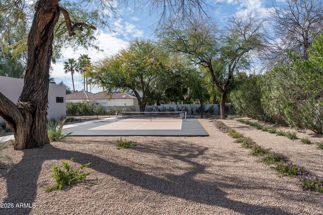 6748 E BERNEIL Lane, Paradise Valley, AZ 85253