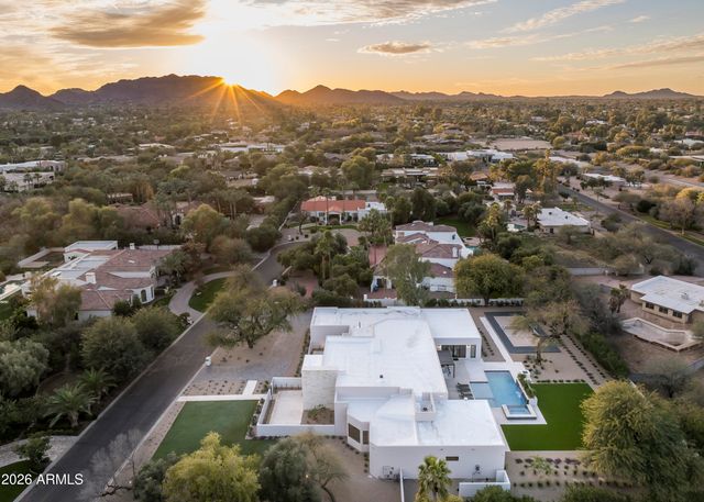 6748 E BERNEIL Lane, Paradise Valley, AZ 85253