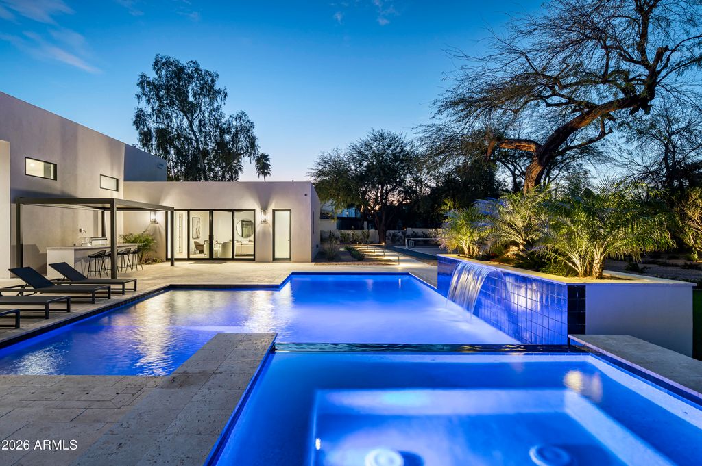 6748 E BERNEIL Lane, Paradise Valley, AZ 85253