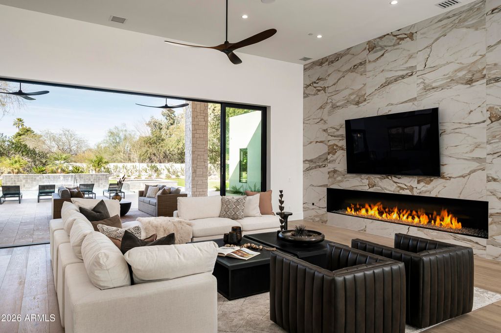 Image 13 of property listing at 6748 E BERNEIL Lane, Paradise Valley, AZ 85253