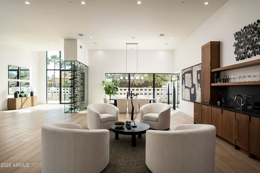 Image 16 of property listing at 6748 E BERNEIL Lane, Paradise Valley, AZ 85253