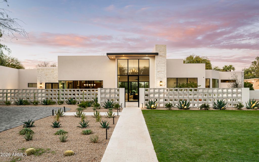 Image 2 of property listing at 6748 E BERNEIL Lane, Paradise Valley, AZ 85253