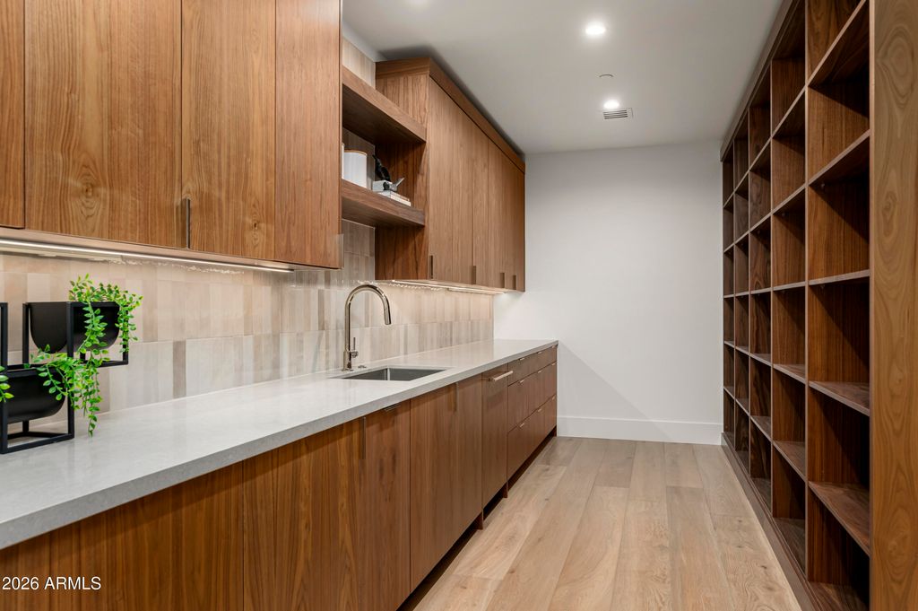 Image 25 of property listing at 6748 E BERNEIL Lane, Paradise Valley, AZ 85253