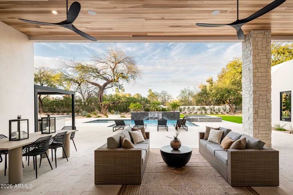 Image 4 of property listing at 6748 E BERNEIL Lane, Paradise Valley, AZ 85253