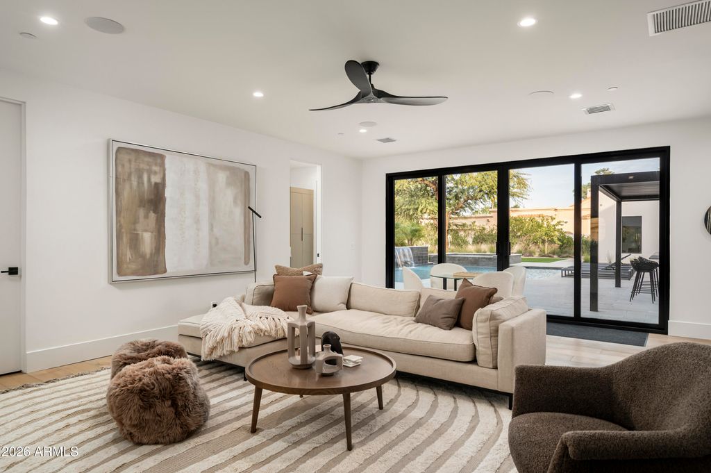 Image 43 of property listing at 6748 E BERNEIL Lane, Paradise Valley, AZ 85253