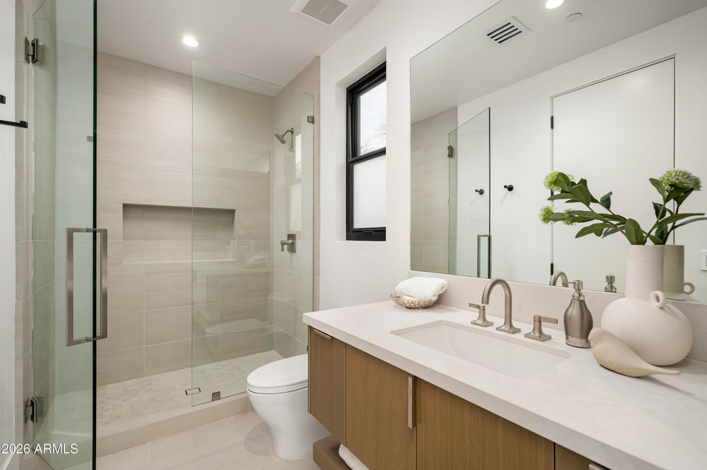 Image 45 of property listing at 6748 E BERNEIL Lane, Paradise Valley, AZ 85253