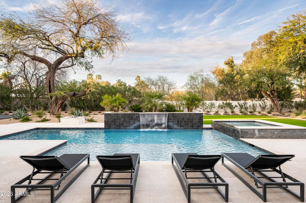 Image 5 of property listing at 6748 E BERNEIL Lane, Paradise Valley, AZ 85253